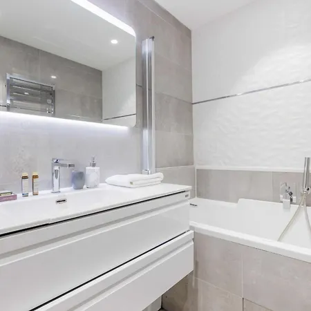 Authentic - 3br-8p - La