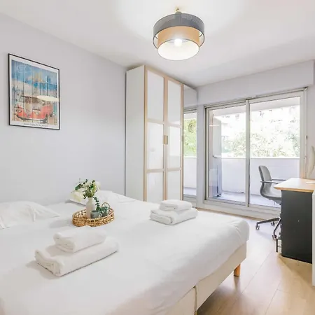 Authentic - 3br-8p - La *